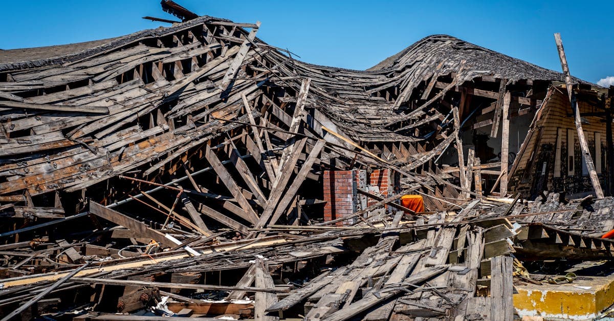 Cover Image for Hurricane Deductible and Premium Savings: Is a Higher Deductible Worth It?
